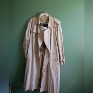 Burberry Trench Coat, Vintage size 50 regular
